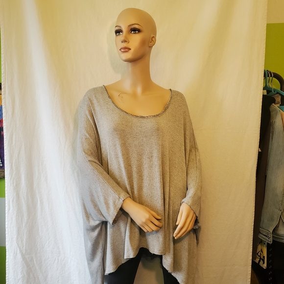 Truly Madly Deeply Oversized Top - Picture 1 of 10